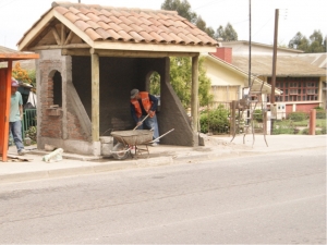 Decenas en Barrios y Campo con platas del “Transantiago” muni  San Antonio hace refugios 