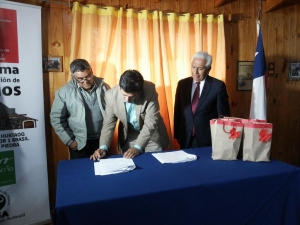 Firma de contrato entre vecinos, Municipio y MINVU beneficiará a sector Casa de Piedra – Brasil.