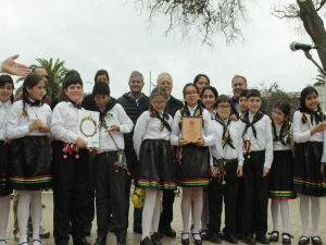 La plaza de Llolleo se llenó de música y folclore de la mano de  alumnos del Instituto del Puerto