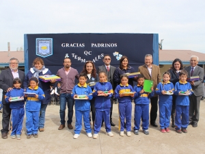 Estudiantes de la escuela Poeta Pablo Neruda están felices con donación de sus “padrinos” de QC Terminales