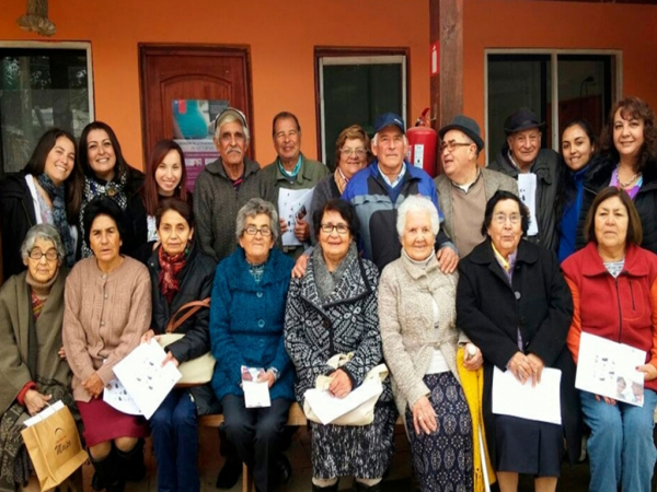 Invitan a la comunidad a participar en la creaci&oacute;n de murales de mosaicos para las postales de Leyda y Lo Gallardo.