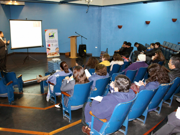 J&oacute;venes son capacitados sobre bullying escolar