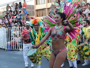 Mey Santamaría y Joe Vasconcellos quedaron encantados con el Carnaval de Murgas y Comparsas