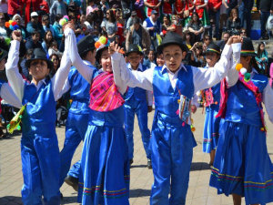 Alumnos del colegio Gabriela Mistral se lucieron en “Colores y Sonidos de mi Tierra”