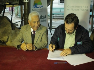 Puerto Central y municipio sanantonino firman convenio