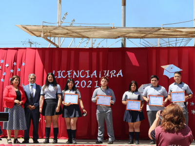 Liceo Juan Dante Parraguez despidió a sus Cuartos Medios en emotivas licenciaturas