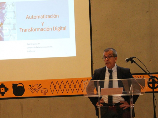 Trabajadores locales participaron en seminario de rob&oacute;tica organizado por la Municipalidad de San Antonio.