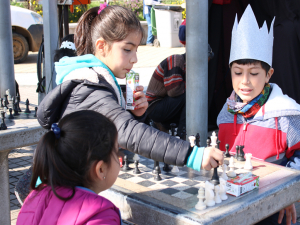 Biblioteca Municipal despidió las vacaciones de invierno con una entretenida jornada de ajedrez 
