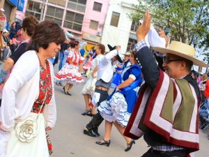Con 120 cuecas celebraron aniversario de la Municipalidad de San Antonio