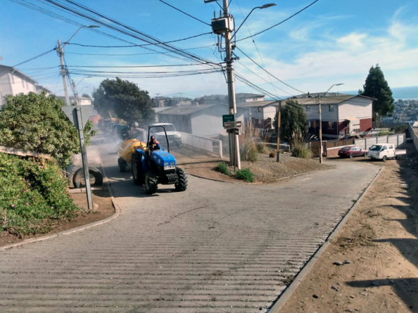 Municipio retoma las sanitizaciones en espacios p&uacute;blicos, calles y pasajes principales de la comuna