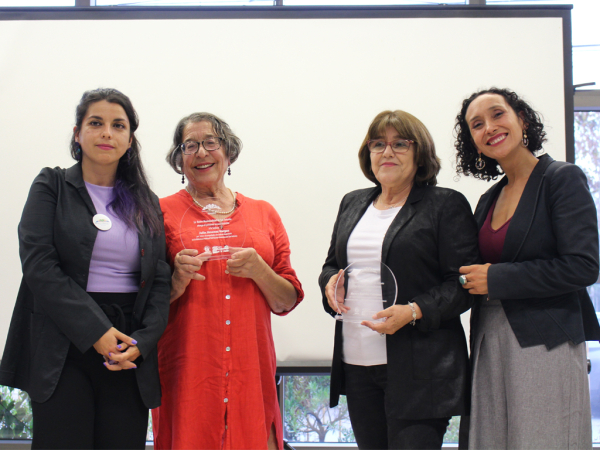 Destacadas ex funcionarias de la Biblioteca Municipal recibieron&nbsp; reconocimiento