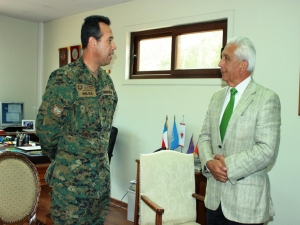 Alcalde Omar Vera realiza visita protocolar a Coronel de ejercito Andrés Silva