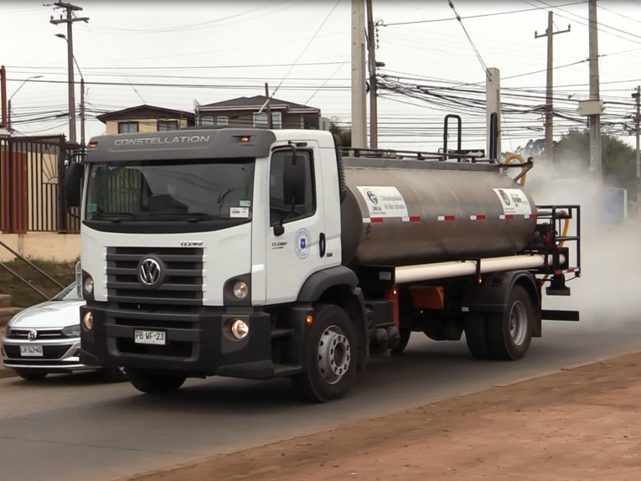 Municipio refuerza las sanitizaciones en espacios públicos con la incorporación de un camión aljibe
