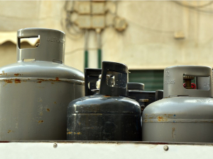 Municipalidad de San Antonio entregará 7.400 cargas de gas de 11 kilos para adultos mayores de la comuna