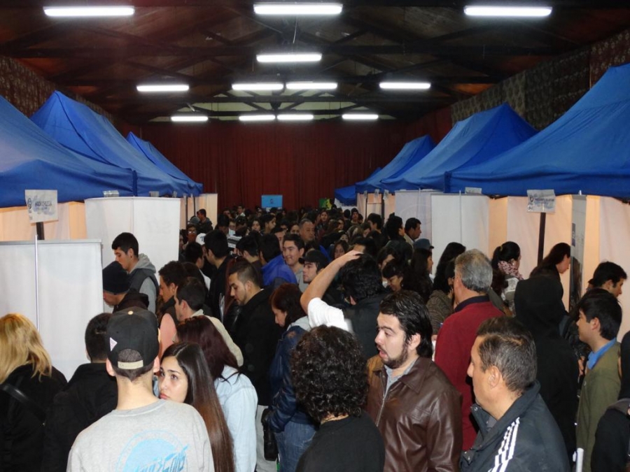 OMIL San Antonio realiza 2da Feria Laboral Municipal
