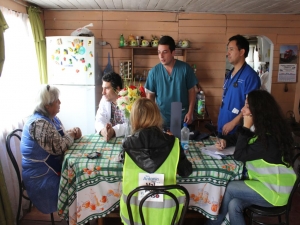 Municipio de San Antonio trabaja con equipo multidisciplinario de voluntarios en cerro Las Cañas de Valparaíso.