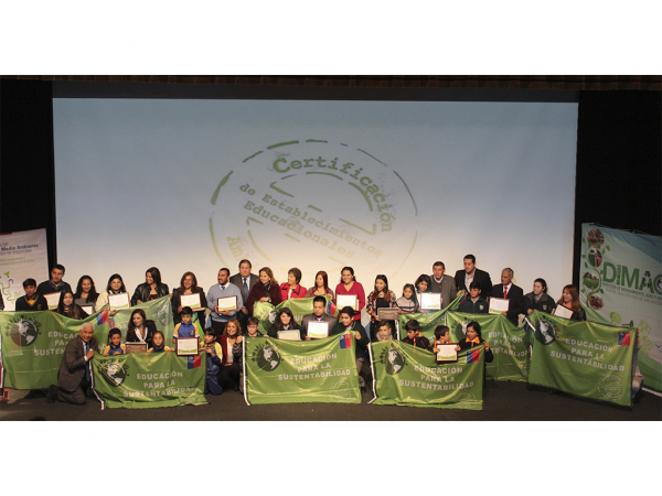 Un total de 10 establecimientos educacionales de la comuna de San Antonio recibieron certificaci&oacute;n medioambiental