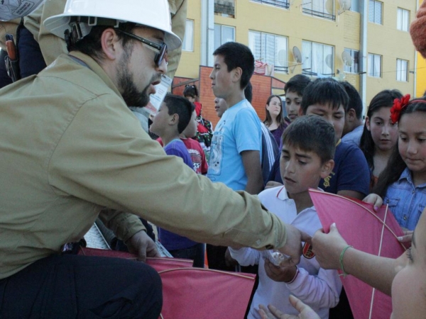 Ni&ntilde;os disfrutaron de una entretenida tarde encumbrando volantines