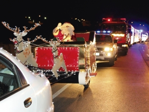 Caravana de navidad recorre las calles de San Antonio