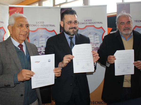 Liceo Juan Dante Parraguez y Aut&oacute;dromo San Antonio firman convenio