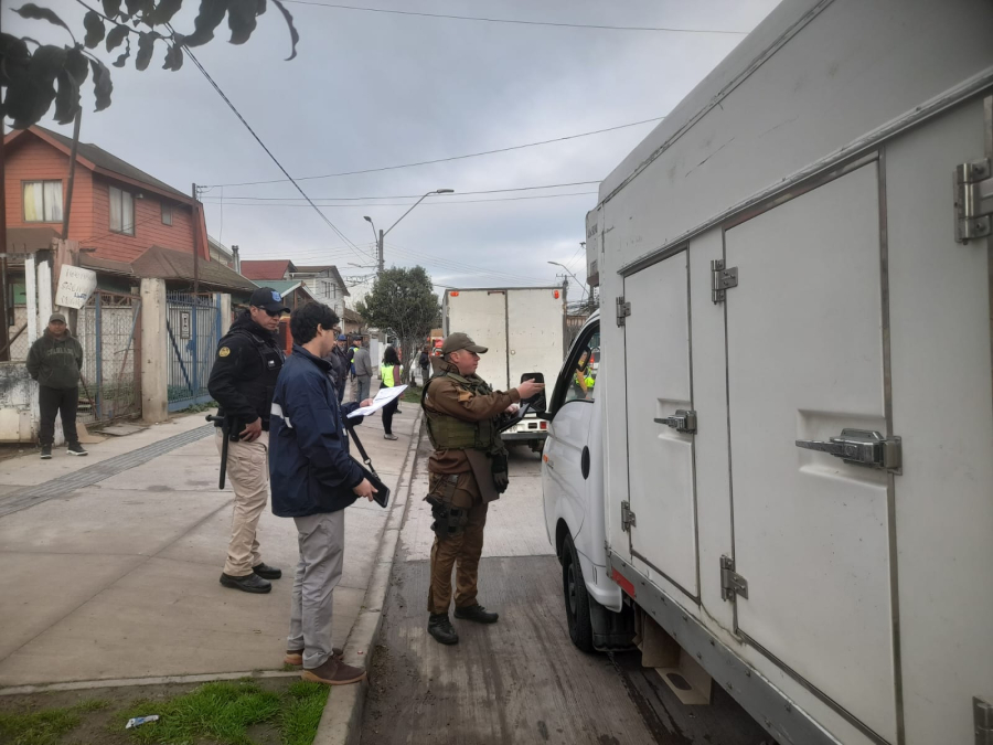 Municipalidad de San Antonio refuerza controles contra el comercio ilegal junto a Carabineros y el SII