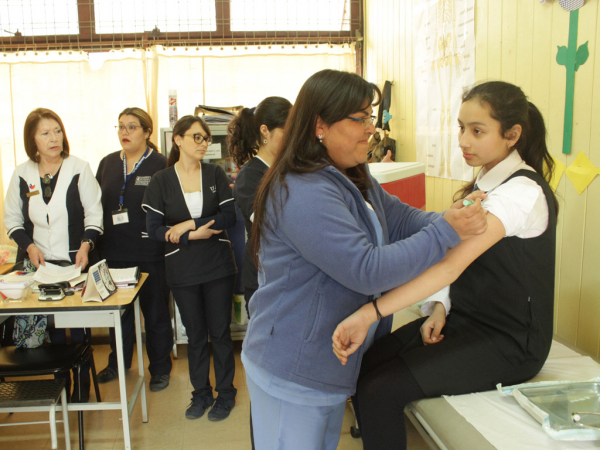 Cesfam Diputado Manuel Bustos hace llamado a sumarse a campa&ntilde;a de vacunaci&oacute;n contra el virus del papiloma humano