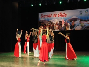 Estudiantes de establecimientos de Educación Municipal de San Antonio se lucieron en “Danzas de Chile”