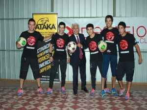 Desafío Levantemos Chile y el Grupo Ataka realizó clínica de Freestyle Fútbol en escuelas municipales