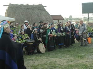 Con música, baile y rogativas se celebró año nuevo mapuche en San Antonio