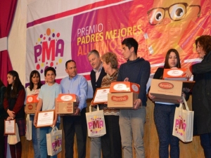 Empresa Ariztía premio a Padres del Municipio de San Antonio.