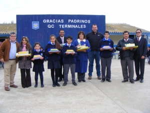 QC Terminales entrega importante aporte en útiles escolares a escuela Poeta Pablo Neruda