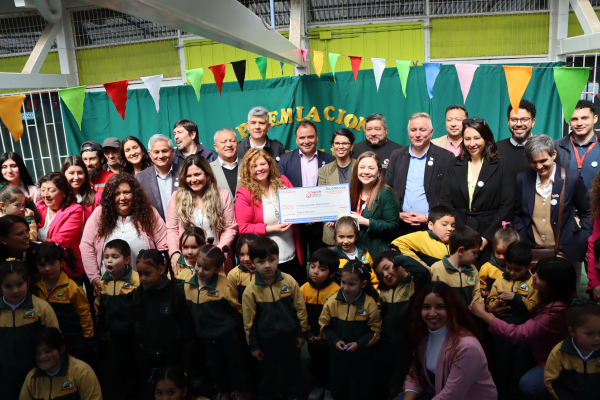 Escuela Pre-b&aacute;sica Peter Pan fue premiada tras ganar primer lugar &nbsp;en desaf&iacute;o de reciclaje de envases de yogurt y postres