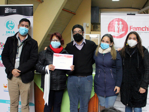 Adultos Mayores finalizan curso de alfabetizaci&oacute;n digital dictado por Famchi