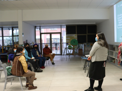 Taller sobre joyer&iacute;a&nbsp; mapuche organizado por municipio cautiva a sanantoninas