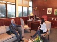 Alcalde Omar Vera entrega saludo por d&iacute;a del Funcionario del Ministerio del Interior.