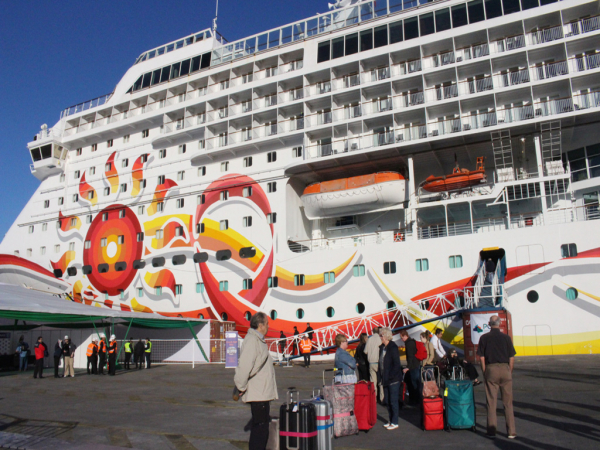 Crucero Norwegian Sun recal&oacute; en San Antonio marcando un d&iacute;a hist&oacute;rico para la comuna&nbsp;