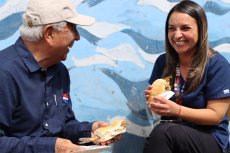 M&aacute;s de 2000 visitantes disfrutan de la Fiesta del S&aacute;ndwich de Merluza en San Antonio