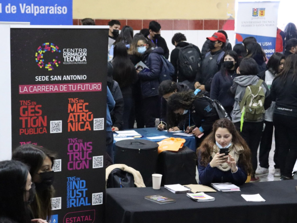 La jornada informativa entreg&oacute; ofertas educativas y laborales para que los alumnos opten luego de finalizar su proceso de escolaridad.