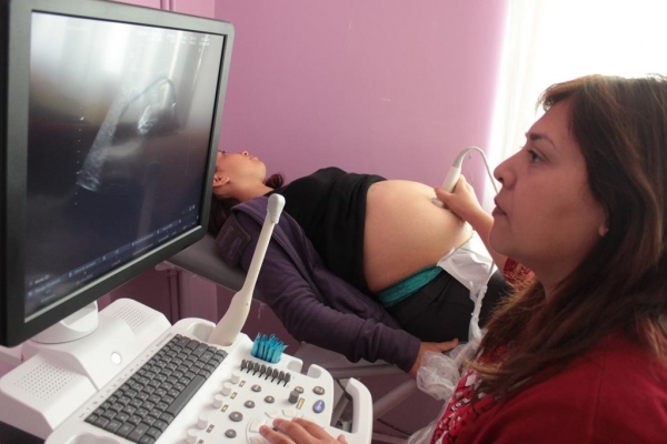 Cesfam de 30 de marzo cuenta con moderno ec&oacute;grafo para las futuras mam&aacute;s