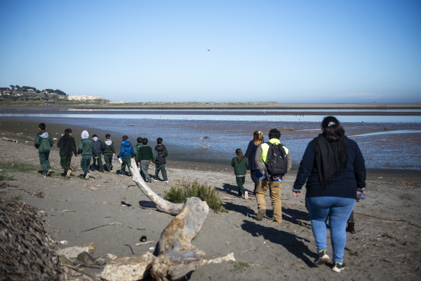 Ni&ntilde;os y ni&ntilde;as disfrutaron de la Primera Caminata Comunitaria CECOSF Tejas Verdes